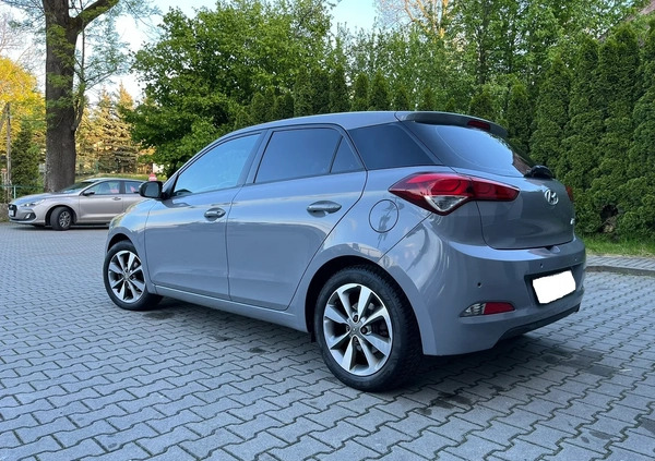 Hyundai i20 cena 35900 przebieg: 131000, rok produkcji 2015 z Stryków małe 497